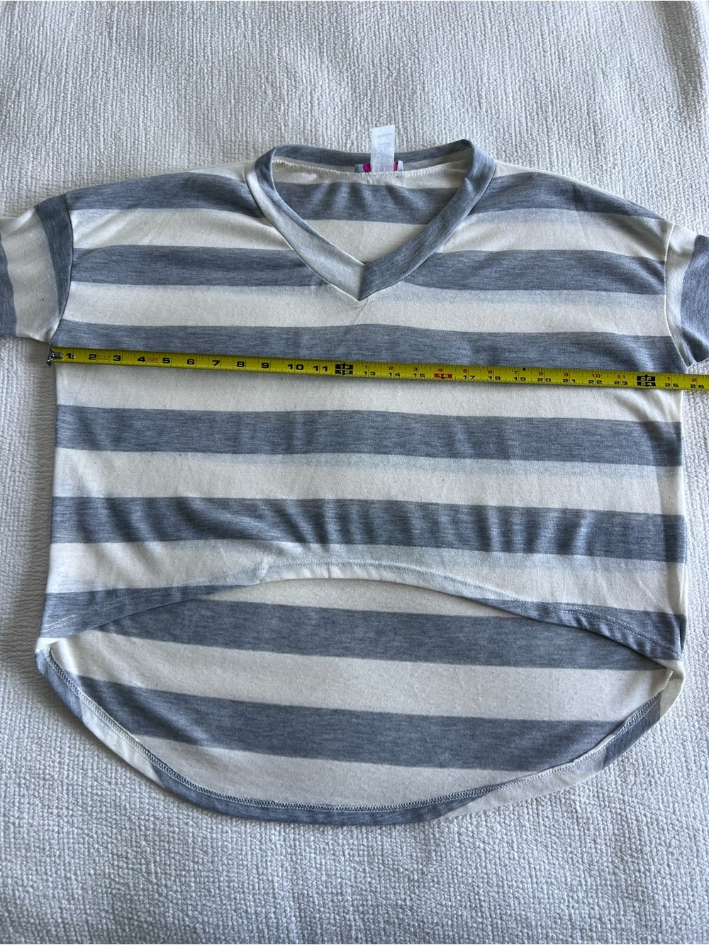 Free With Over 40$ Purchase Striped Gray and White V-Neck Tunic Top Size: M - Picture 5 of 14